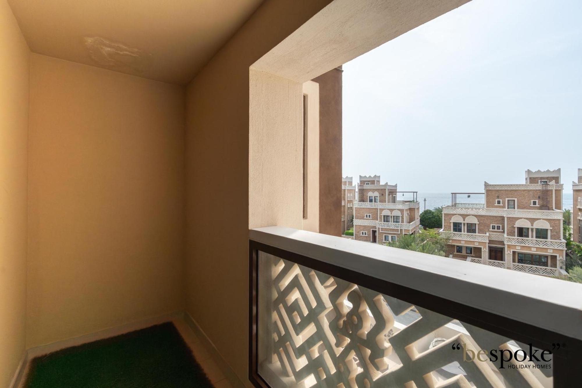 Bespoke Homes - Palm Jumeirah -2 Bedroom Sea View With Access, Balqis Apartment *